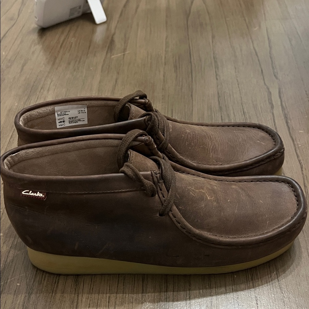 Clarks Men's Brown Chukka Boots - Picture 3 of 6
